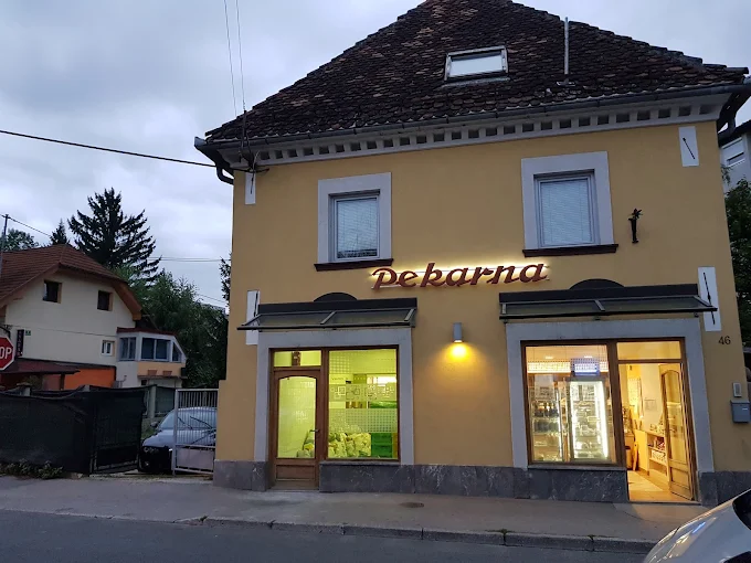 Pekarna Legiša — zunanjost v zlati uri